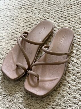 CROCS Women's Miami Toe Loop Sandal W8 Milk Chocolate